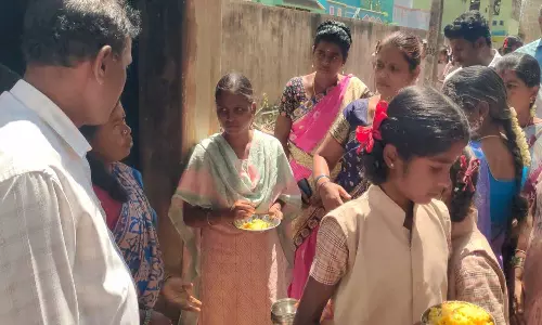 மாணவிகள் விடுதியில் ஆர்.டி.ஒ. ஆய்வு