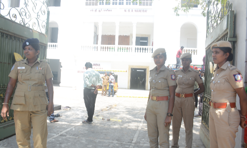 அ.தி.மு.க. தலைமை கழகத்தில் 8 மாதங்களாக சுழற்சி முறையில் போலீஸ் பாதுகாப்பு