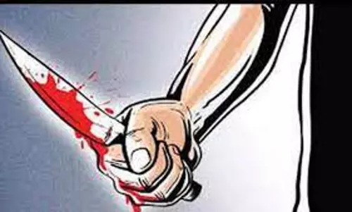 கோவையில் வழக்கை வாபஸ் வாங்க மறுத்த தொழிலாளிக்கு கத்திக்குத்து