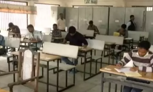 பொதுத்தேர்வு எழுதிய 24 கைதிகள்- சிறைத்துறை நிர்வாகத்தின் ஏற்பாடு