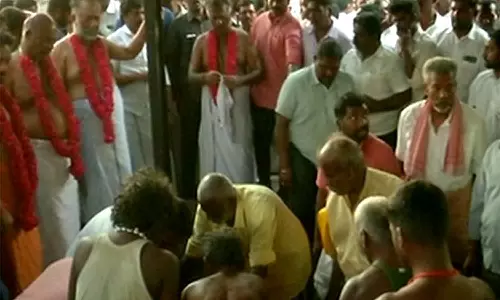 பெரியகுளம் மயானத்தில் ஓபிஎஸ் தாயார் உடல் தகனம் செய்யப்பட்டது