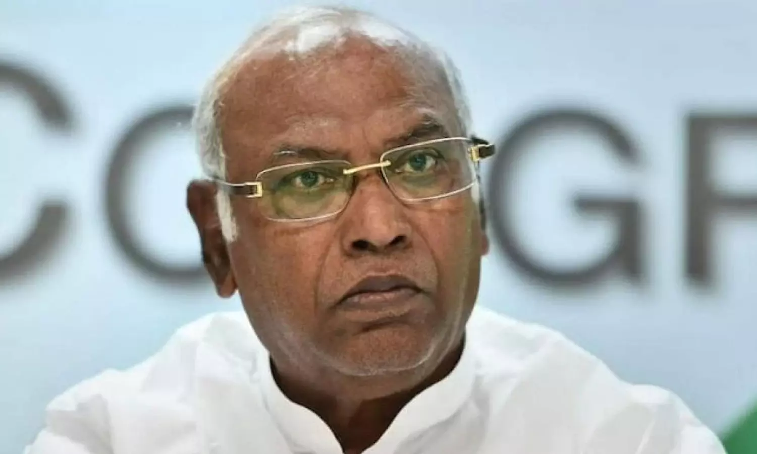 ஒரே சிந்தனை கொண்ட கட்சிகளுடன் கூட்டணிக்கு காங்கிரஸ் தயார்- கார்கே அறிவிப்பு ஒரே சிந்தனை கொண்ட கட்சிகளுடன் கூட்டணிக்கு காங்கிரஸ் தயார்- கார்கே அறிவிப்பு