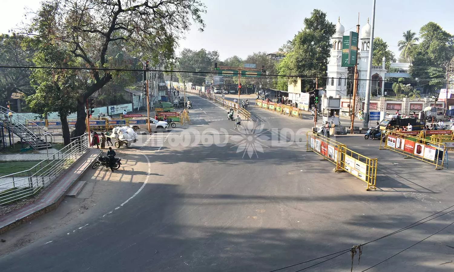 திரும்பும் திசையெல்லாம் பிரியாணி, பணம், பரிசு மழை- திருவிழா கோலமாக இருந்த ஈரோடு கிழக்கு வெறிச்சோடியது திரும்பும் திசையெல்லாம் பிரியாணி, பணம், பரிசு மழை- திருவிழா கோலமாக இருந்த ஈரோடு கிழக்கு வெறிச்சோடியது