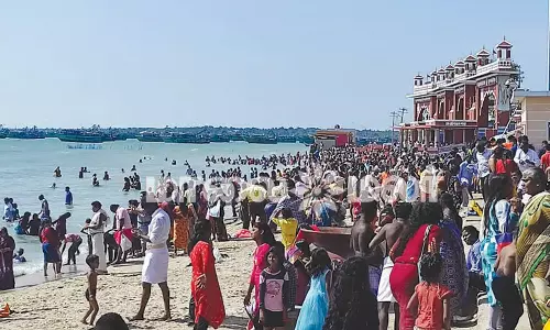 ஞாயிறு விடுமுறையையொட்டி ராமேசுவரத்தில் குவிந்த பக்தர்கள்