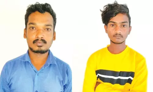 உடுமலையில்  மூதாட்டியிடம் செயின் பறித்த வாலிபர்கள் 2பேர் கைது