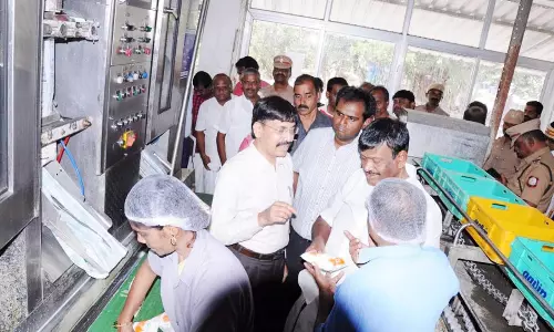 மதுரை ஆவின் நிறுவனத்தில் அமைச்சர் திடீர் ஆய்வு
