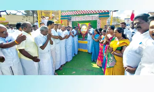 ஜெயலலிதா படத்துக்கு அ.தி.மு.க.வினர் மரியாதை