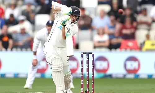 பாலோ ஆன் பெற்ற நியூசிலாந்து 2ம் இன்னிங்சில் போராட்டம்: ஆட்டநேர முடிவில் 202/3