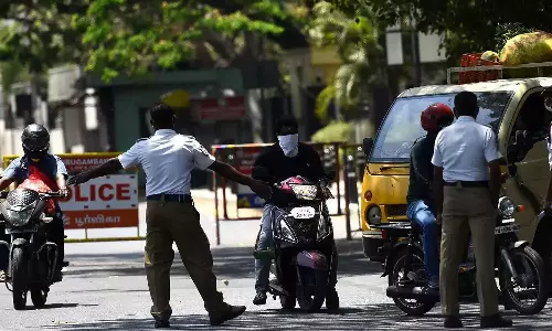 சென்னையில் 43 ஆயிரம் வாகனங்களின் பதிவு எண் பலகைகள் அகற்றப்பட்டன- 3 வாரத்தில் போலீஸ் அதிரடி நடவடிக்கை