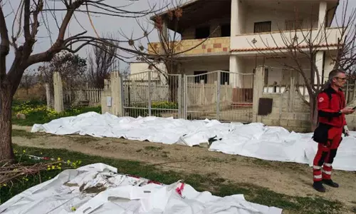 இத்தாலியில் பயங்கர விபத்து... புலம்பெயர்ந்தோர் சென்ற படகு பாறையில் மோதி 43 பேர் பலி