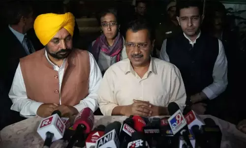 இது கேவலமான அரசியல்... மணீஷ் சிசோடியா கைதுக்கு கெஜ்ரிவால் கண்டனம்