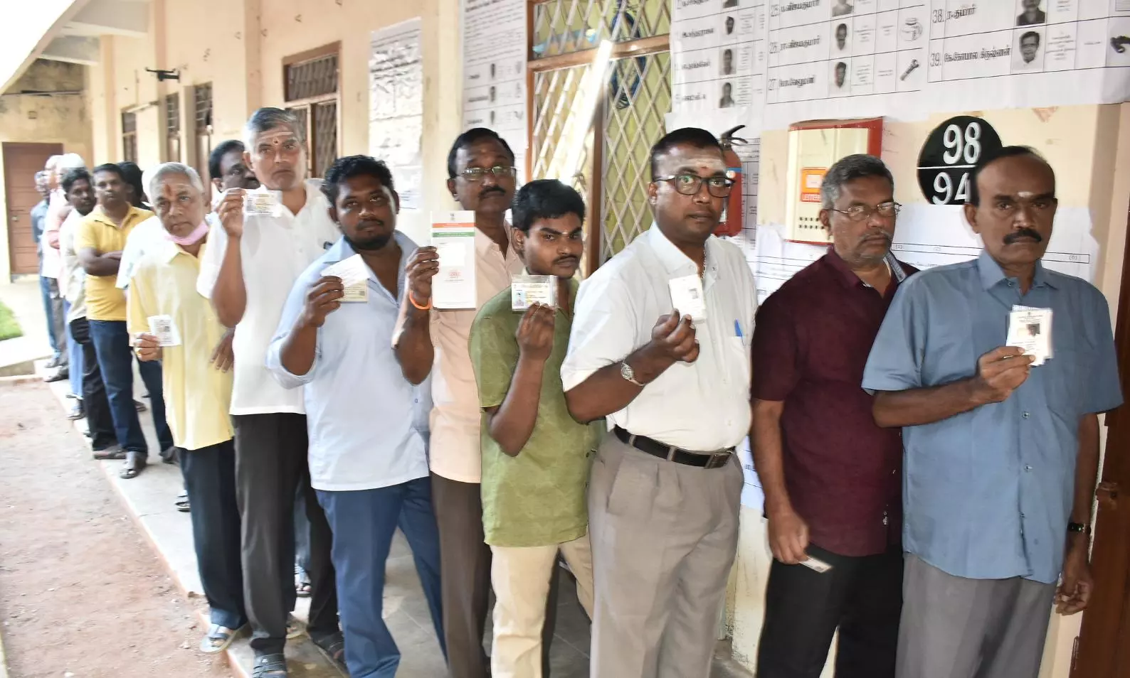 ஈரோடு கிழக்கு இடைத்தேர்தல்- 11 மணிவரை 27.89 சதவீத வாக்குகள் பதிவு