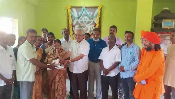 பொன்னேரி ஆனந்த மார்க்க யோகா மற்றும் தியான மையத்தின் சார்பில் நலத்திட்ட உதவிகள் பொன்னேரி ஆனந்த மார்க்க யோகா மற்றும் தியான மையத்தின் சார்பில் நலத்திட்ட உதவிகள்