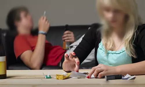 போதையில் வாழ்வை தொலைக்கும் இளைய சமூகம்