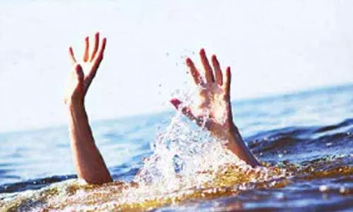 உல்லாச பயணம் சென்றபோது ஏரியில் படகு கவிழ்ந்து 6 வாலிபர்கள் பலி