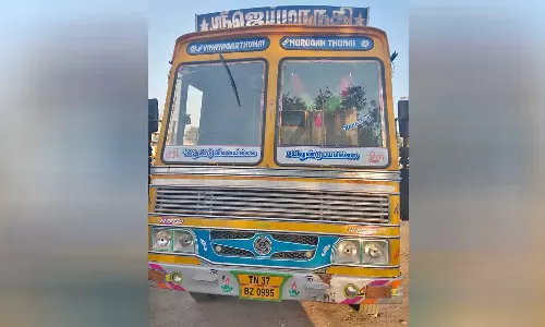 உடுமலையில்  கிராவல் மண் கடத்தலில் ஈடுபட்ட லாரி பறிமுதல்