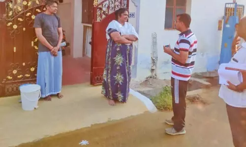 பொதுமக்களிடம் நேரடியாக சென்று  குறைகளை கேட்ட மாநக ராட்சி கமிஷனர்