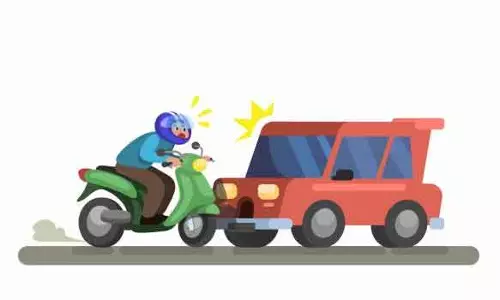 வேன்- பைக் மோதல்; நூற்பாலை தொழிலாளர்கள் உள்பட 15 பேர் படுகாயம்