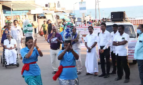 கன்னியாகுமரியில் மது போதைக்கு எதிரான விழிப்புணர்வு கலை நிகழ்ச்சி - பேரூராட்சி தலைவர் குமரி ஸ்டீபன் தொடங்கி வைத்தார்