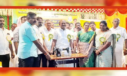 தூத்துக்குடி புதுக்கோட்டை  வியாபாரிகள் சங்க ஆண்டு விழாவில் நலத்திட்ட உதவிகள் - விக்கிரமராஜா வழங்கினார்