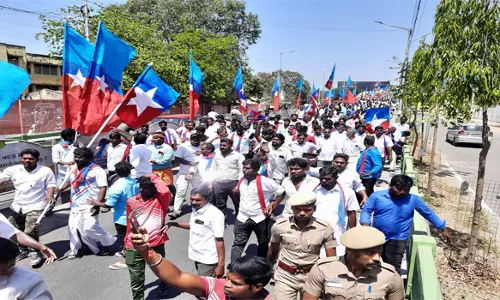 விடுதலை சிறுத்தைகள் கட்சியினர் தடையைமீறி பேரணி-மறியல்