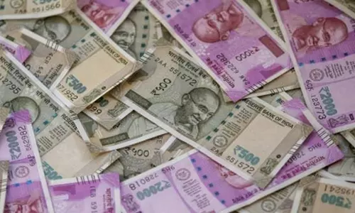 பிச்சை எடுத்த பணத்தை சேலம் கலெக்டரிடம் வழங்கிய முதியவர்