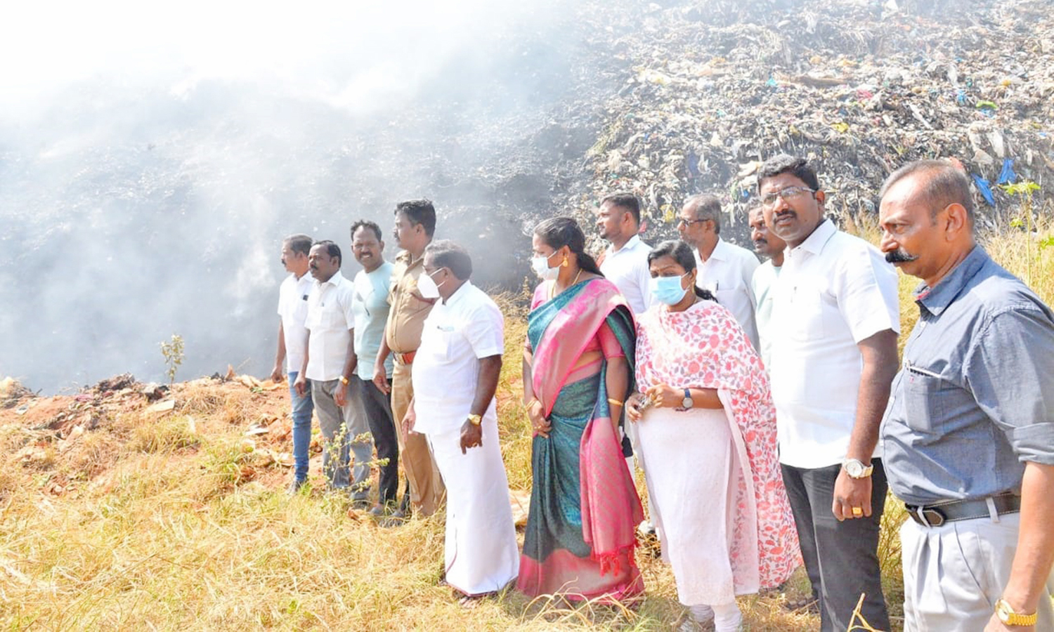 பீச் ரோட்டில் உள்ள வலம்புரிவிளை குப்பை கிடங்கில் பயங்கர தீ விபத்து - பொதுமக்கள் பரிதவிப்பு