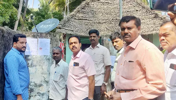 அத்வானி ரத யாத்திரையில் வெடிகுண்டு வைத்த வழக்கு: 12 ஆண்டுகள் தலைமைறைவாக உள்ளவரின் வீட்டில் தேடப்படும் குற்றவாளி என நோட்டீஸ்