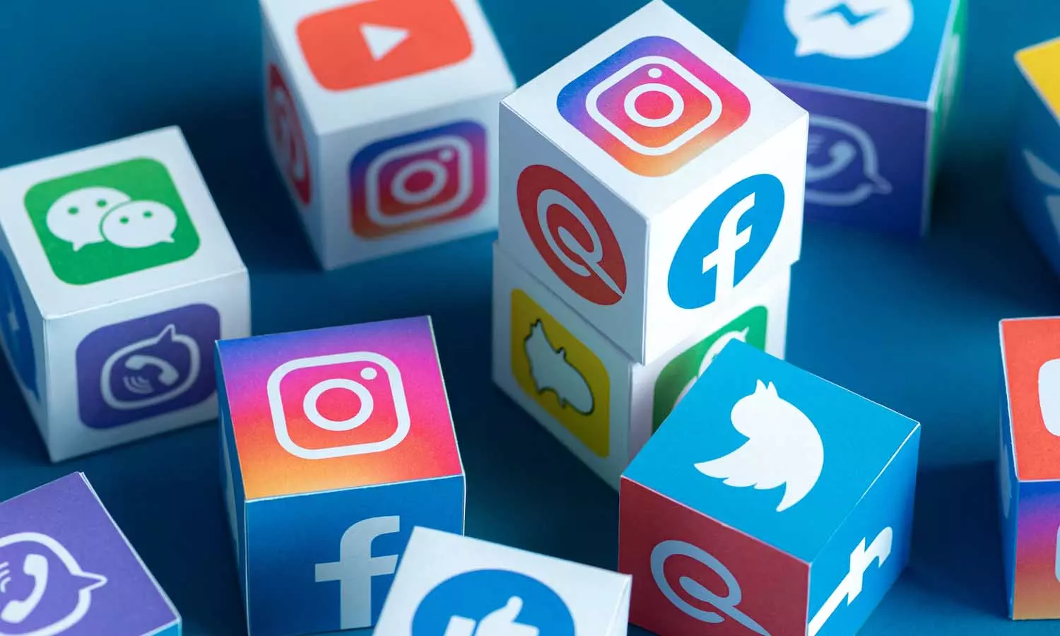 சமூக ஊடகங்களில் இருந்து வெளியே வர வேண்டும் - நீதிபதி அறிவுறுத்தல்