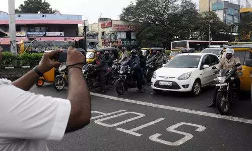 சென்னை போக்குவரத்து போலீசார் அதிரடி: ஸ்டாப்லைன் கோட்டை தாண்டினால் ரூ.500 அபராதம்