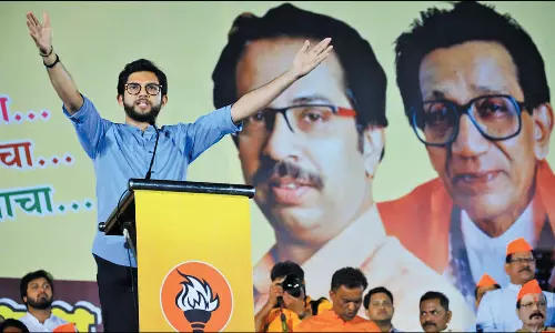 தாக்கரே குடும்பத்தின் மீதான மக்களின் அன்பை திருட முடியாது: ஆதித்ய தாக்கரே