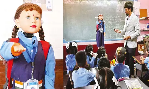 4-ம் வகுப்பு வரை பள்ளி பாடங்கள் நடத்தும் சிக்ஷா ரோபோ