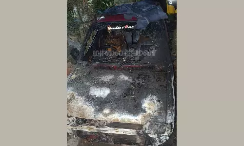 இரணியல் அருகே கார் தீ வைத்து எரிப்பு- வாலிபர் கைது