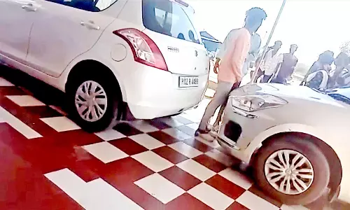 நாகை அரசு கல்லூரிக்குள் அத்துமீறி நுழைந்த கும்பல்; மாணவர்களை தாக்கியதால் பரபரப்பு