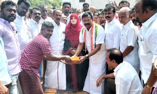 ஏர்வாடி அருகே புதிய அங்கன்வாடி கட்டிடத்திற்கு பூமி பூஜை -ரூபி மனோகரன் எம்.எல்.ஏ. அடிக்கல் நாட்டினார்