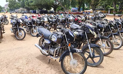 சேலம் மாவட்டத்தில் மதுவிலக்கு வழக்குகளில் பறிமுதல் செய்யப்பட்ட வாகனங்கள் ஏலம்