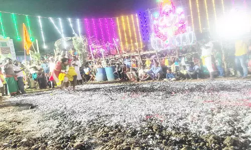 அங்காளம்மன் கோவிலில் 2000 பெண்கள் பால்குட ஊர்வலம்