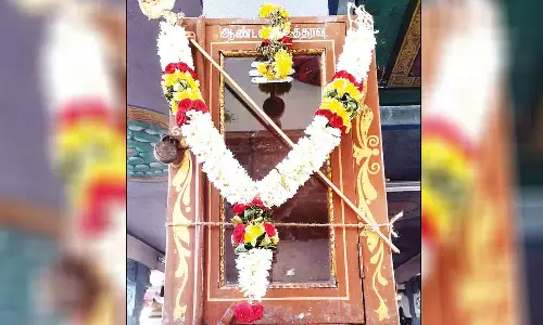 சிவன்மலை கோவில் ஆண்டவன் உத்தரவு பெட்டியில் வேல் வைத்து வழிபாடு
