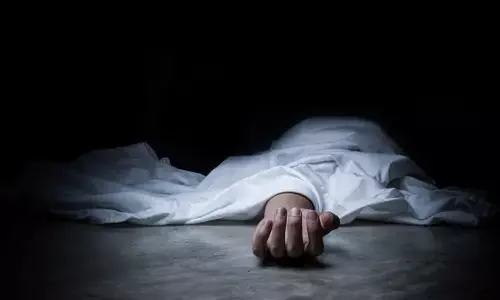 அடையாளம் தெரியாத ஆண் பிணம்