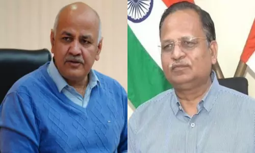 டெல்லி துணை முதல்வர் மணிஷ் சிசோடியா, அமைச்சர் சத்யேந்தர் ஜெயின் ஆகியோர் ராஜினாமா