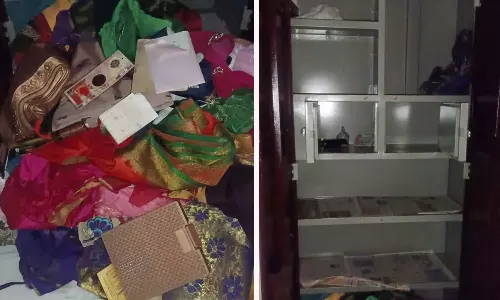 பெரியபாளையத்தில் மூதாட்டியின் வீட்டின் பூட்டை உடைத்து தங்க நகை, வெள்ளி பொருட்கள் கொள்ளை