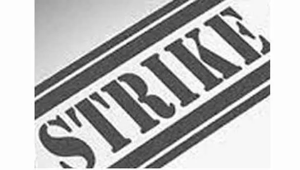 கர்நாடகாவில் அரசு ஊழியர்கள் காலவரையற்ற வேலை நிறுத்தம் கர்நாடகாவில் அரசு ஊழியர்கள் காலவரையற்ற வேலை நிறுத்தம்