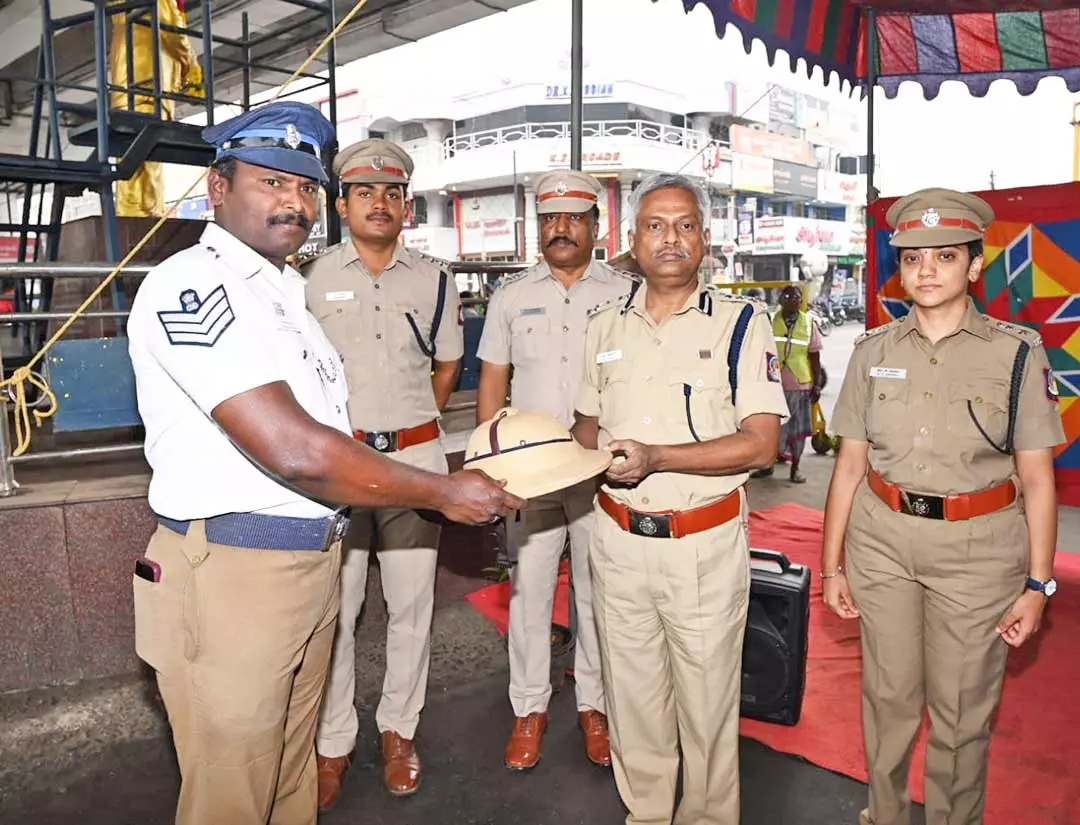 நெல்லை மாநகரில் சாலை விதிகளை மீறியதாக 23 ஆயிரம் வழக்குகள் பதிவு- போலீஸ் கமிஷனர் ராஜேந்திரன் பேட்டி