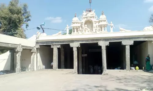 திருமுருகன்பூண்டி முயங்குபூண்முலை வல்லியம்மை உடனமர் திருமுருகநாதசுவாமி கோவில்