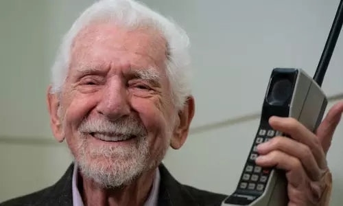 எதிர்காலத்தில் தனிநபர்களின் ரகசியங்கள் அனைத்தும் பதிவாகும்- செல்போனை கண்டுபிடித்த விஞ்ஞானி கவலை