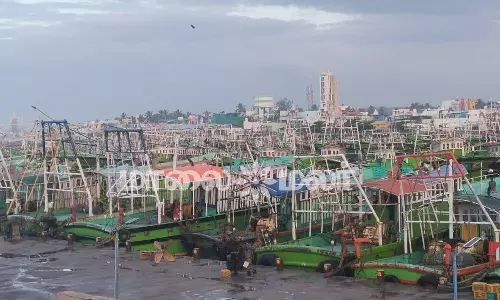 குளச்சல் ஆழ்கடலில் சூறைகாற்று வீசியதால் பாதியில் கரை திரும்பிய விசைப்படகுகள்