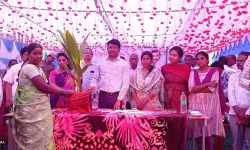 மனுநீதி முகாமில் 581 பயனாளிகளுக்கு நலத்திட்ட உதவிகள்