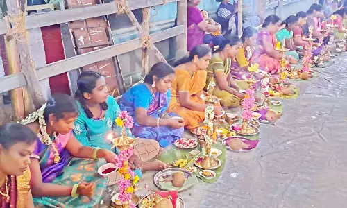 கும்பகோணம் மகா காளியம்மன் கோவிலில் விளக்கு பூஜை