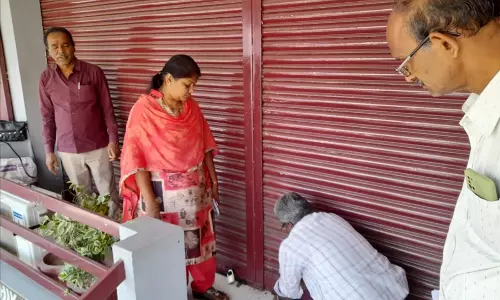 வரி கட்டாத கடைகளுக்கு சீல்