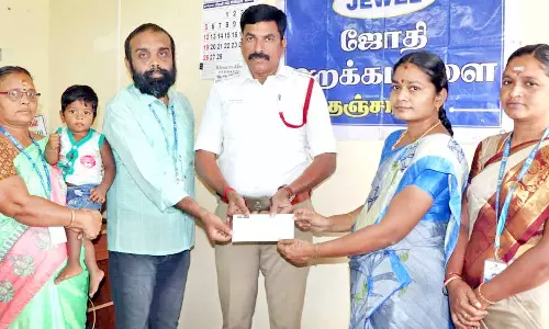 விளிம்புநிலை குடும்பத்தை சேர்ந்த மாணவர்களுக்கு கல்வி உதவித்தொகை வழங்கல்